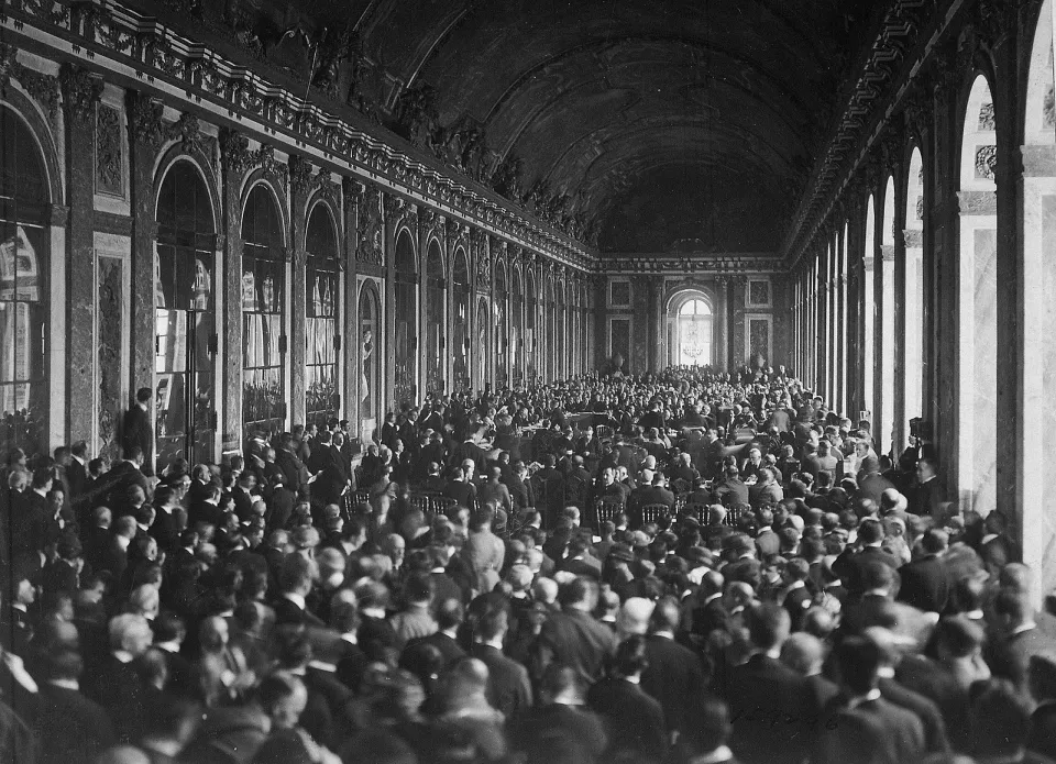 The signing of the Treaty of Versailles at the Galerie des Glaces on June 28, 1919. Courtesy of the Library of Congress.